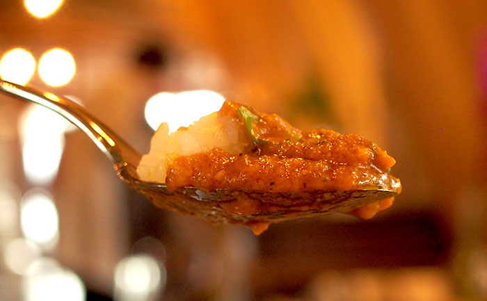 【頑張って送料無料！】燕三条製 至福のカレースプーン カレースプーンの最高峰。感動のすくいやすさと食べやすさ。カトラリーの聖地、燕の職人技でカレーの食感が見違えます！